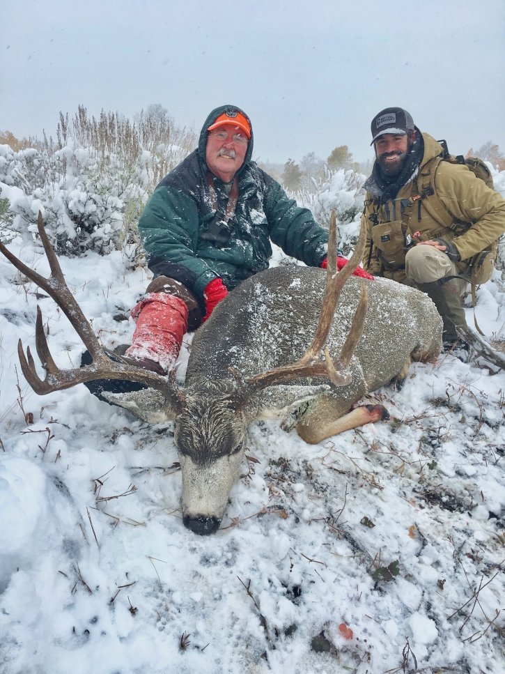 Two Men Mule Deer Hunting, Big Buck, Snow, Outfitter, Hunting Trip, Wyoming, USA